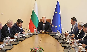 България спира да предоставя въоръжение на Украйна, а Германия дава €300 млн. за снаряди