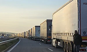 Километричен хаос на „Марица“: Опашката от тирове е над 35 километра
