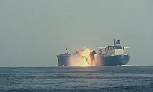 След атаките на хутите в Червено море: Петролът скочи до 98 долара за барел
