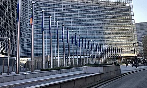 Брюксел ни погна заради директивата за критичните индустрии