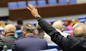 Депутатите разиграха процедурен театър за споразумението с Украйна