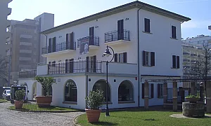 „Акт на любов и визия“: Защо италиански курорт купи на търг вила на Мусолини