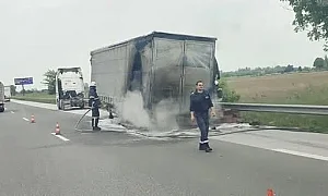 Тир пламна в движение на АМ „Тракия“ край Пловдив, образува се задръстване