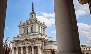 Депутатите ще обсъждат нови правила за избор на ВСС и удължаване на закона за еврото