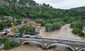 Обстановката във Велико Търново се успокоява, бедственото положение остава