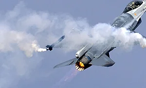 Турски F-16 се разби на учение, пилотът катапултира
