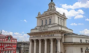 Депутатите обсъждат дълг от 3,8 млрд. евро и изслушват мотористите за застраховките