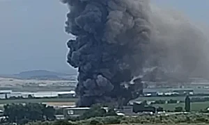Голям пожар в база за преработка на отпадъци до Банкя