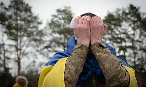 Украйна си върна 175 войници, сред тях защитници на Мариупол