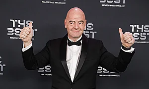 Екологичен шамар: Шефът на ФИФА е направил 27 полета, за да гледа 24 мача