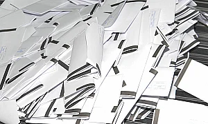 Бюлетината става невалидна при показан или заснет во