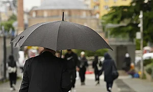 Проливни валежи оцветяват в оранжево и жълто 13 области