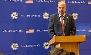 Посланикът на САЩ в България: Не се намесваме във вътрешната политика, не казваме на хората какво да правят