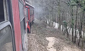 Влак дерайлира край Мъглиж след удар в скали, въпроси за безопасността в БДЖ