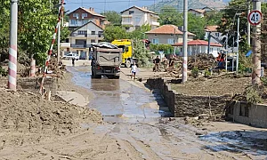 Трети ден издирват мъжа, отнесен от придошлата река в Пещера