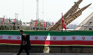 САЩ задействат „икономическия D-Day“, Иран заплаши целия износ на петрол от региона