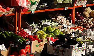Цените на едро: Зеленчуците поевтиняват, ябълките и млечните продукти – нагоре