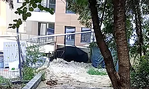 Вода потече като река по улиците на Варна след пробив на водопровод