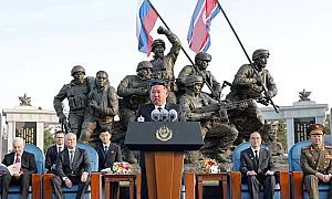 Какво е животът за диктатора: Ким възхвалява войници-самоубийци от руския фронт