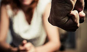 Системата продължава да не работи: Мъж би и блъска бременната си жена в София