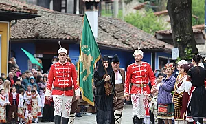 Възстановки, изложби, шествия: България отбелязва 150 години от Априлското въстание