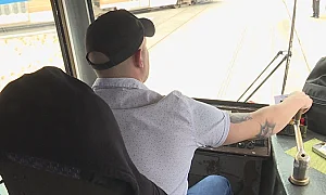 Ватман в София подслажда деня на пътниците с бонбони