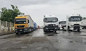 Километрични опашки от тирове на „Капитан Андреево“