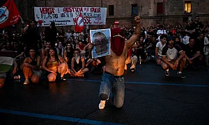 Протестиращи в сблъсък с полицията в Италия след смъртта на мароканец по време на арест