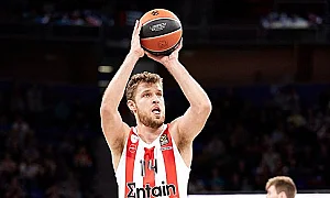 Баскетболистът Сашо Везенков дублира историческата си награда за топреализатор в Европа