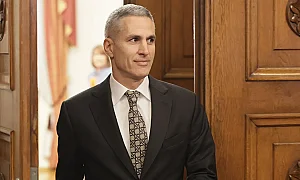 Промени на изпроводяк: Андрей Гюров оряза функциите на главния секретар на МС