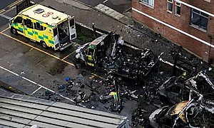 Още трима мъже са арестувани във Великобритания за палежа на еврейски линейки