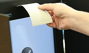 Как ученици, студенти и докторанти могат да гласуват извън постоянния си адрес?