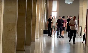 Домашен арест за двамата служители на НАП, обвинени за подкуп в Черноморец