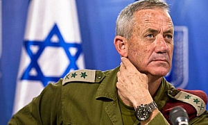 Бени Ганц очаква своя момент да свали израелския лидер Нетаняху. Протестите също чукат на вратата