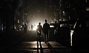 Историческо: САЩ кацнаха в Куба след почти 10 г. и поставиха условия за реформи