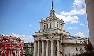 Темата за колективните инвестиционни посредници и Изборния кодекс влизат в НС