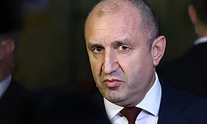 Politico: Разкрития за милиони и изчезнали сигнали, тест за Радев и новата власт