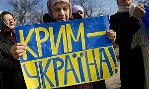 Руснаците ограничиха бензина в Крим, докато Украйна удря руски петролни обекти