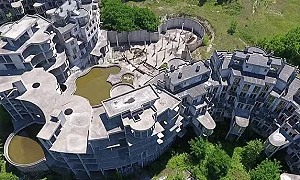 Не с говорене срещу Гърция, а с по-добро качество, ще напълним курортите