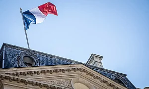 Удар за Макрон: Съд блокира забраната за социални медии под 15 години