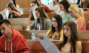 Електронно досие заменя студентските книжки