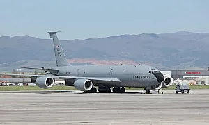 Два самолета KC-135 вече са в България, охраната в „Безмер“ е засилена