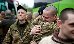 205 украински защитници се завърнаха у дома след размяна
