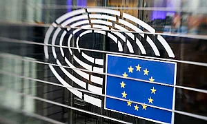 Еврокомисията предлага по-ниски данъци върху тока заради кризата с Иран