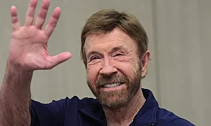 Чък Норис хоспитализиран в Хавай след спешен медицински случай