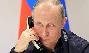 Параноята достигна върха: Путин забрани мобилните и стационарните телефони