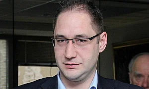 Петролният пазар няма да се успокои скоро, твърди икономически анализатор