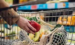 „Кошница с грижа“ тръгна в две вериги. По-ниски цени или добра реклама?