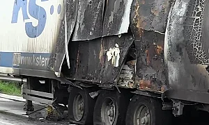 Тир с 20 тона захар се запали на изход на АМ „Тракия“ край Пловдив, блокира пътя