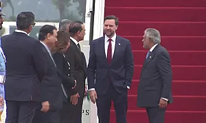 САЩ и Иран се срещат в Пакистна: Крехко примирие, дълбоко недоверие и високи залози